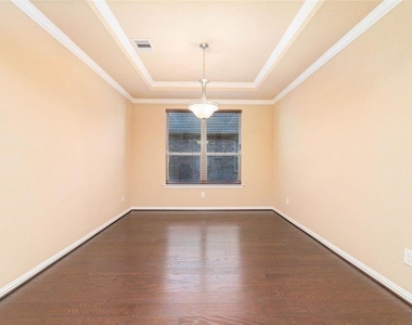 2051 Brodie Lane - Photo Thumbnail 9