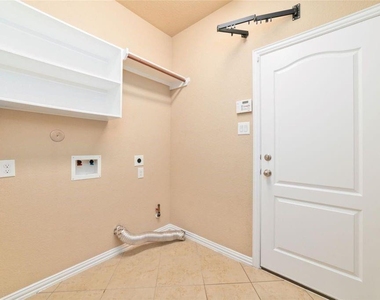 2051 Brodie Lane - Photo Thumbnail 23