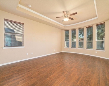 2051 Brodie Lane - Photo Thumbnail 26