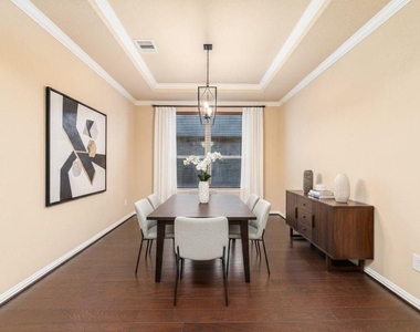 2051 Brodie Lane - Photo Thumbnail 8