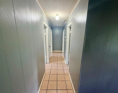 15915 Jennings Road - Photo Thumbnail 10