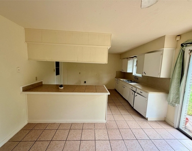 15915 Jennings Road - Photo Thumbnail 7
