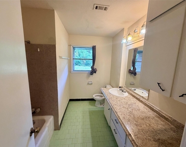 15915 Jennings Road - Photo Thumbnail 13