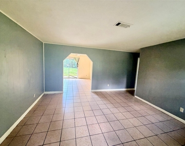 15915 Jennings Road - Photo Thumbnail 3