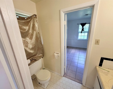 15915 Jennings Road - Photo Thumbnail 16