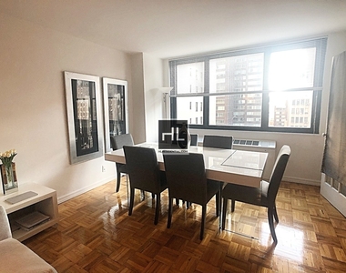 West 58th Street - Photo Thumbnail 2