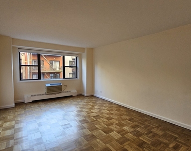 East 79 Street - Photo Thumbnail 1