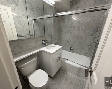 East 79 Street - Photo Thumbnail 4