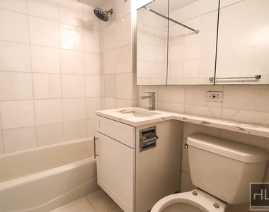 East 79 Street - Photo Thumbnail 2