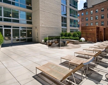 West 37th Street - Photo Thumbnail 7
