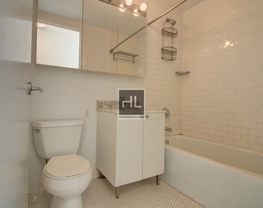 West 37th Street - Photo Thumbnail 2