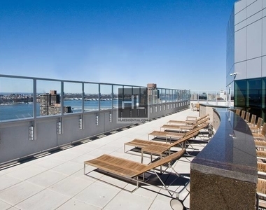 West 37th Street - Photo Thumbnail 9