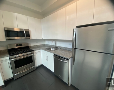 West 37th Street - Photo Thumbnail 1