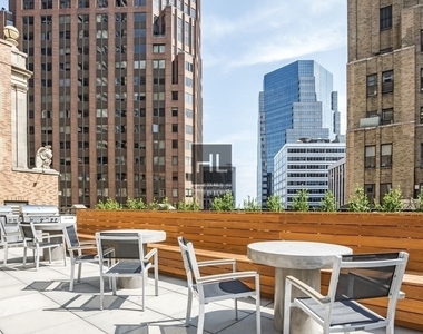 Wall Street - Photo Thumbnail 10