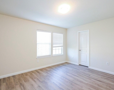 10014 Orchid Spring Lane - Photo Thumbnail 13
