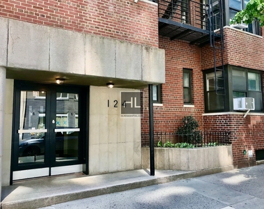East 24 Street - Photo Thumbnail 3
