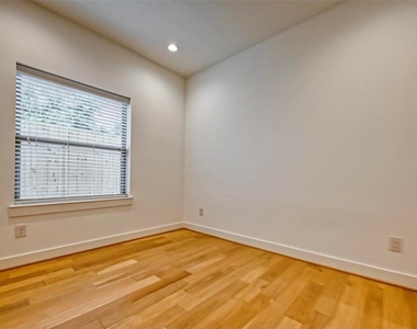 2713 Drew Street - Photo Thumbnail 4