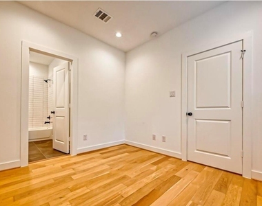 2713 Drew Street - Photo Thumbnail 5
