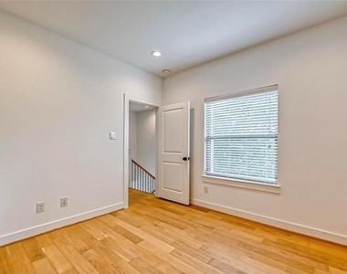 2713 Drew Street - Photo Thumbnail 22