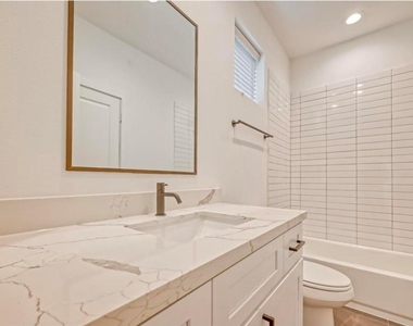 2713 Drew Street - Photo Thumbnail 6
