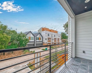 2713 Drew Street - Photo Thumbnail 32