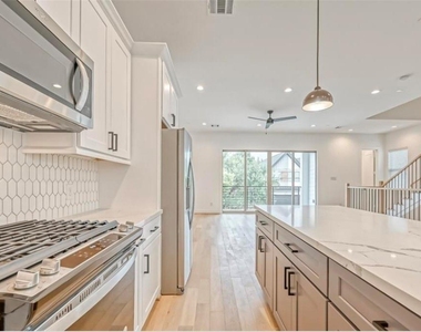 2713 Drew Street - Photo Thumbnail 16
