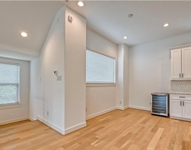 2713 Drew Street - Photo Thumbnail 12