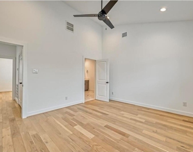 2713 Drew Street - Photo Thumbnail 26