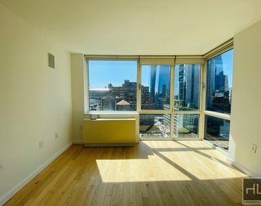 West 37th Street - Photo Thumbnail 2