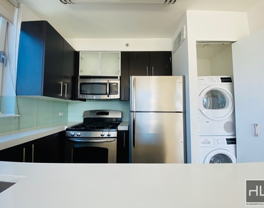 West 37th Street - Photo Thumbnail 1