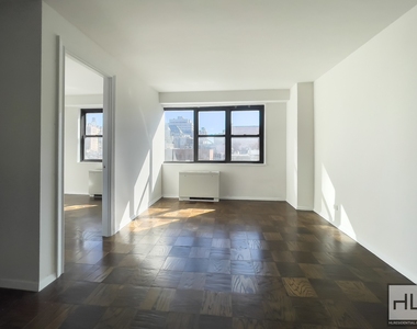 E 16 St - Photo Thumbnail 1