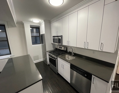 West 55 Street - Photo Thumbnail 2