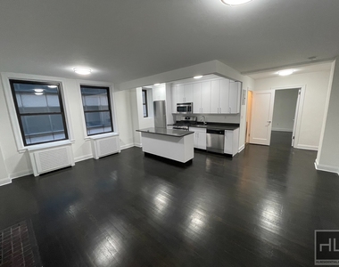 West 55 Street - Photo Thumbnail 1
