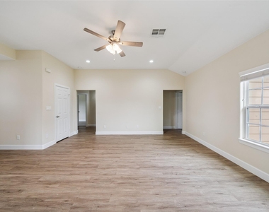 14107 Overstreet - Photo Thumbnail 6