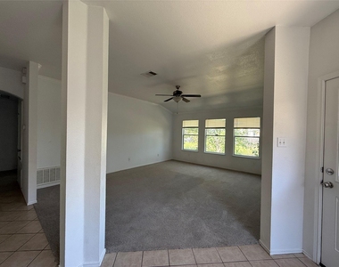211 Waterlily Way - Photo Thumbnail 8