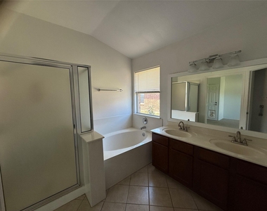 211 Waterlily Way - Photo Thumbnail 10