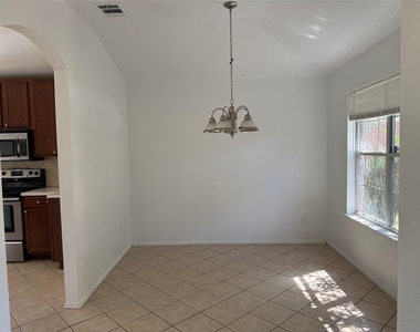 211 Waterlily Way - Photo Thumbnail 6