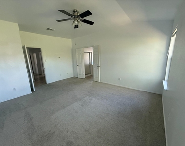 211 Waterlily Way - Photo Thumbnail 9