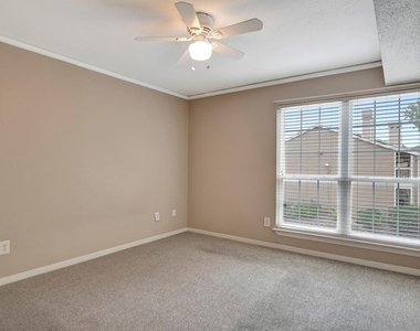 1880 White Oak Drive - Photo Thumbnail 15