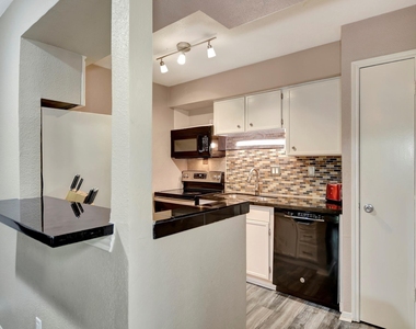 1880 White Oak Drive - Photo Thumbnail 10