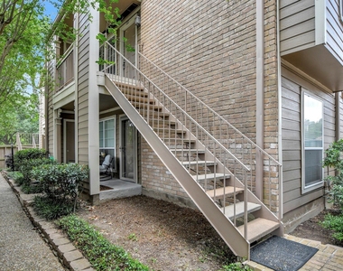 1880 White Oak Drive - Photo Thumbnail 2