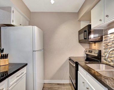 1880 White Oak Drive - Photo Thumbnail 13