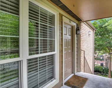 1880 White Oak Drive - Photo Thumbnail 3