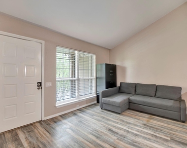 1880 White Oak Drive - Photo Thumbnail 5