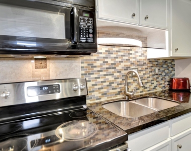 1880 White Oak Drive - Photo Thumbnail 14