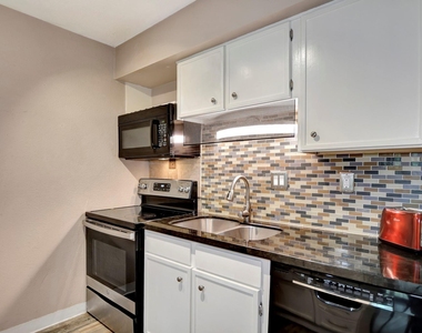 1880 White Oak Drive - Photo Thumbnail 12