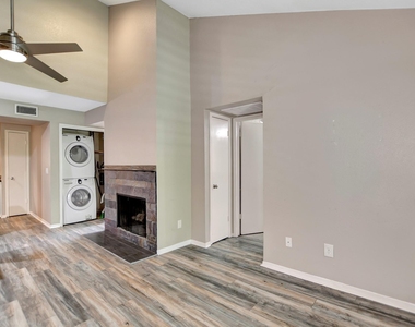 1880 White Oak Drive - Photo Thumbnail 6