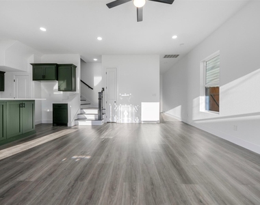 1306 Duff Lane - Photo Thumbnail 6