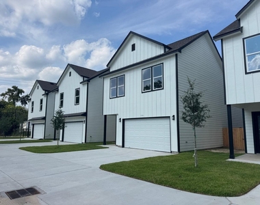 1306 Duff Lane - Photo Thumbnail 1