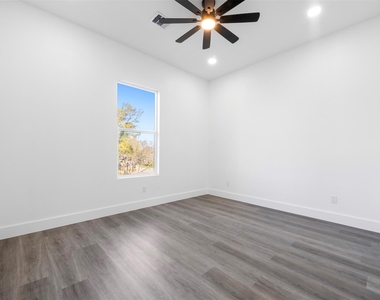 1306 Duff Lane - Photo Thumbnail 25